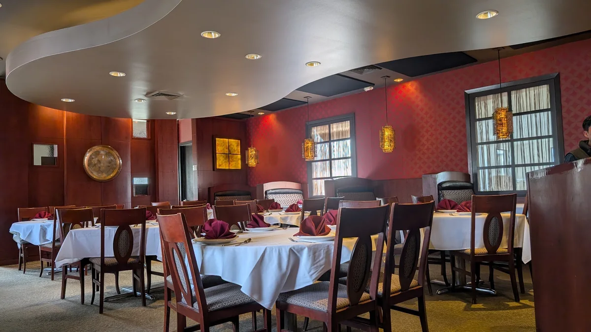 The main dining room at Hong Hua
