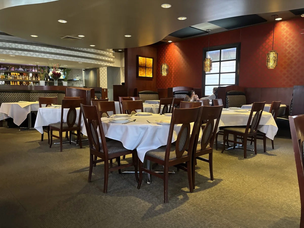 Hong Hua — dining roo2